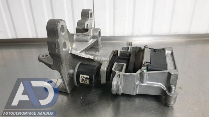 Used Engine mount Landrover Discovery Sport (LC) 2.0 TD4 180 16V Price € 79,99 Margin scheme offered by Autodemontage Aandijk