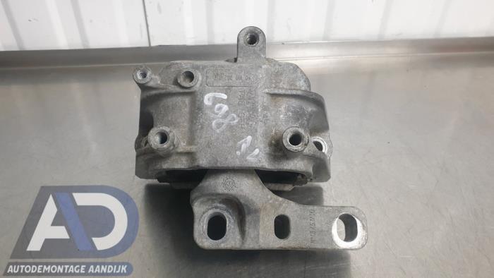 Used Engine mount Volkswagen Passat Variant (3C5) 2.0 TDI 16V 140 4Motion Price € 29,99 Margin scheme offered by Autodemontage Aandijk