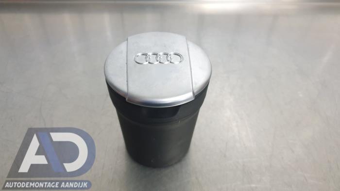 Begagnade Askkopp, fram Audi A3 (8V1/8VK) 1.6 TDI Ultra 16V Pris € 24,99 Marginaltabell erbjuds av Autodemontage Aandijk