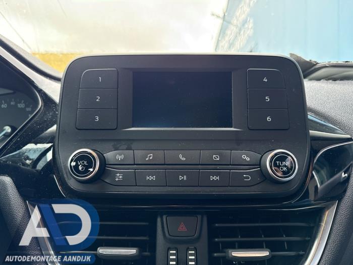 Używane Radio Ford Fiesta 7 1.1 Ti-VCT 12V 70 Cena € 124,99 Procedura marży oferowane przez Autodemontage Aandijk