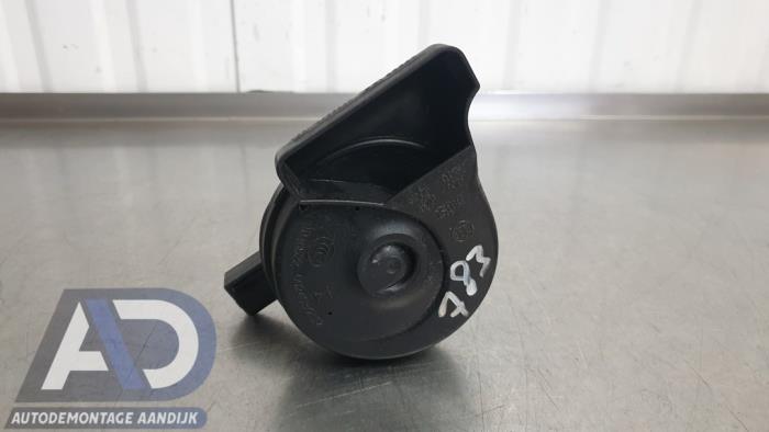 Używane Klakson Skoda Fabia III Combi (NJ5) 1.0 12V Greentech Cena € 14,99 Procedura marży oferowane przez Autodemontage Aandijk