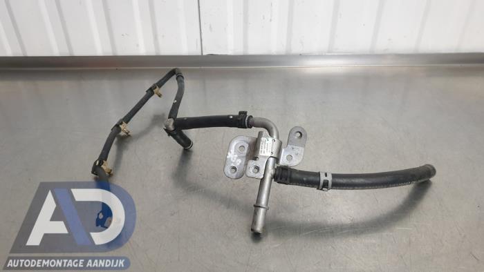 Używane Przewód paliwowy Opel Zafira Tourer (P12) 2.0 CDTI 16V 170 Ecotec Cena € 29,99 Procedura marży oferowane przez Autodemontage Aandijk