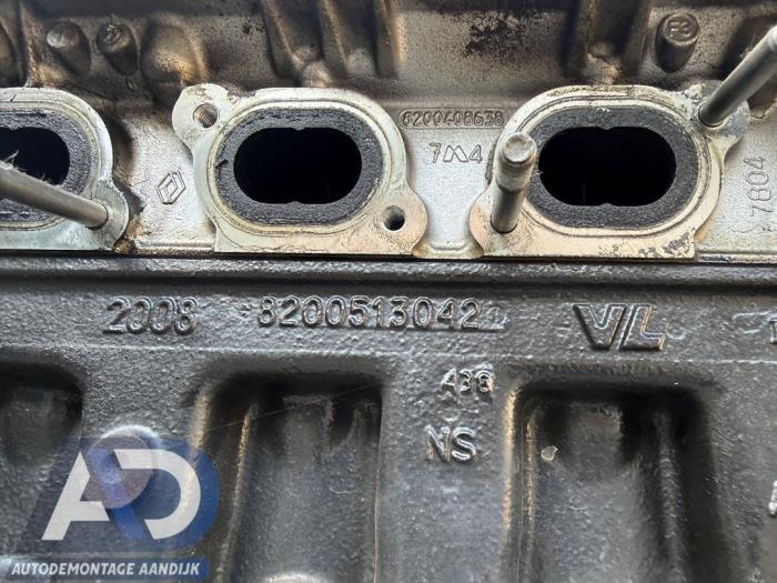Used Engine crankcase Opel Vivaro 2.5 CDTI 16V Price € 499,99 Margin scheme offered by Autodemontage Aandijk
