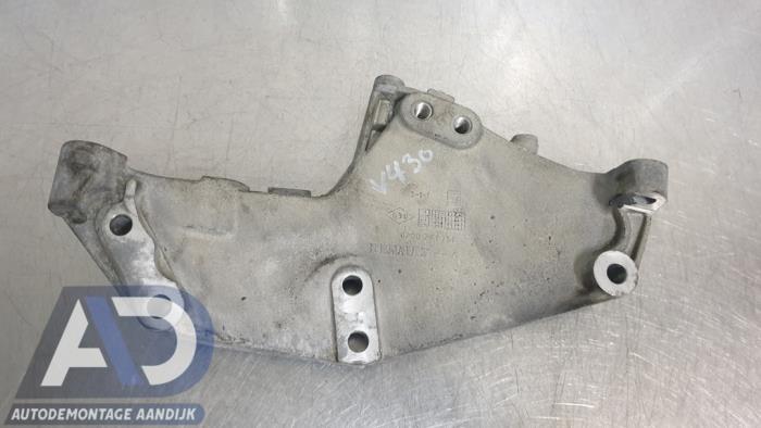 Used Engine mount Renault Trafic New (JL) 2.0 dCi 16V 115 Price € 29,99 Margin scheme offered by Autodemontage Aandijk