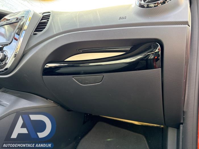 Begagnade Handskfack Renault Captur I (2R) 1.2 TCE 16V EDC Pris € 29,99 Marginaltabell erbjuds av Autodemontage Aandijk