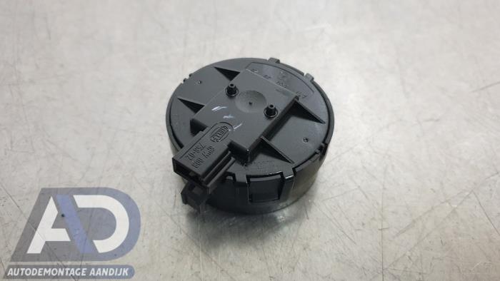 Begagnade Regnsensor Mercedes A (W169) 1.5 A-150 5-Drs. Pris € 19,99 Marginaltabell erbjuds av Autodemontage Aandijk