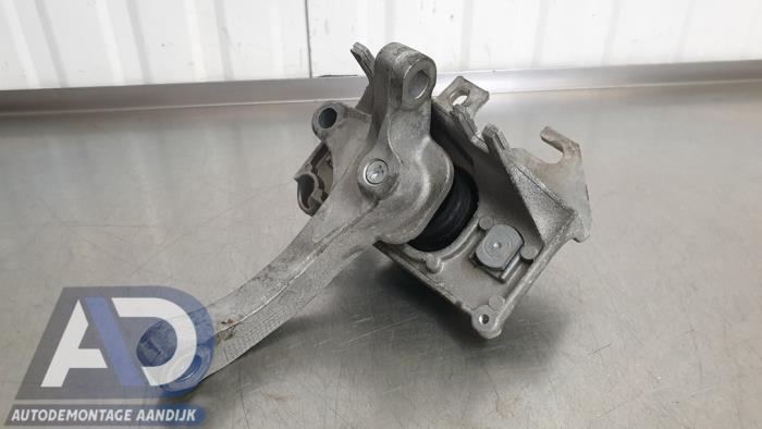 Usagé Support moteur Renault Captur I (2R) 1.2 TCE 16V EDC Prix € 24,99 Règlement à la marge proposé par Autodemontage Aandijk