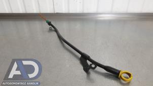 Ölmessstab van een Citroën C4 Cactus (0B/0P) 1.2 PureTech 82 12V 2016