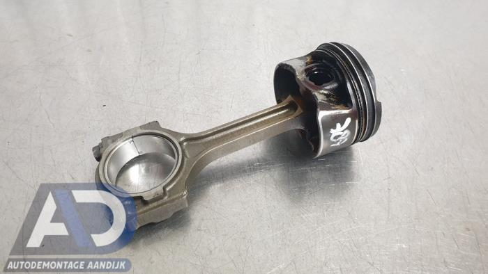Used Piston Opel Astra K Sports Tourer 1.0 Turbo 12V Price € 49,99 Margin scheme offered by Autodemontage Aandijk