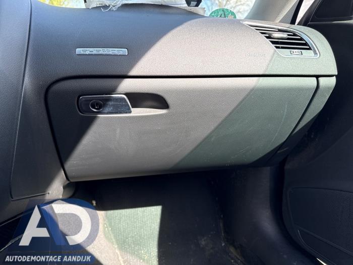 Begagnade Handskfack Audi A5 Sportback (8TA) 2.0 TFSI 16V Quattro Pris € 29,99 Marginaltabell erbjuds av Autodemontage Aandijk