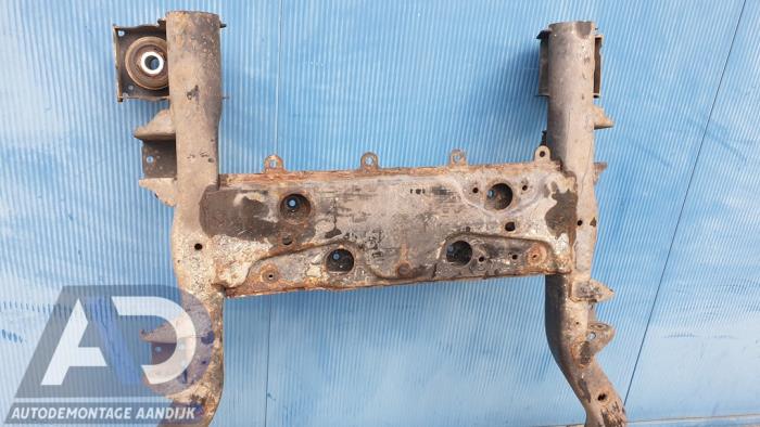 Subframe from a Volkswagen Multivan T5 (7E/7HC/7HF/7HM) 2.5 TDi 2004