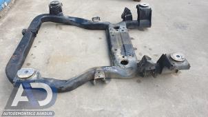 Subframe from a Volkswagen Multivan T5 (7E/7HC/7HF/7HM) 2.5 TDi 2004