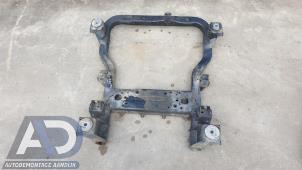 Subframe from a Volkswagen Multivan T5 (7E/7HC/7HF/7HM) 2.5 TDi 2004