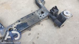 Subframe from a Volkswagen Multivan T5 (7E/7HC/7HF/7HM) 2.5 TDi 2004