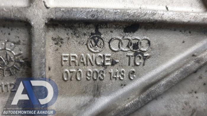 Support dynamo bas d'un Volkswagen Multivan T5 (7E/7HC/7HF/7HM) 2.5 TDi 2004
