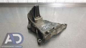 Support dynamo bas d'un Volkswagen Multivan T5 (7E/7HC/7HF/7HM) 2.5 TDi 2004