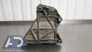 Support dynamo bas d'un Volkswagen Multivan T5 (7E/7HC/7HF/7HM) 2.5 TDi 2004