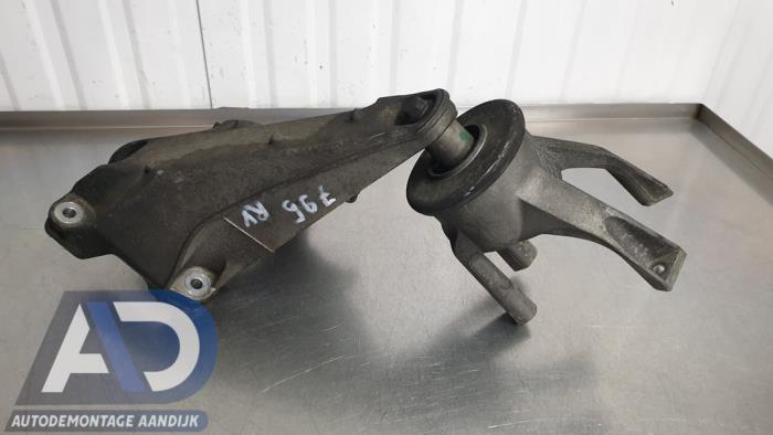 Used Engine mount Volkswagen Multivan T5 (7E/7HC/7HF/7HM) 2.5 TDi Price € 39,99 Margin scheme offered by Autodemontage Aandijk