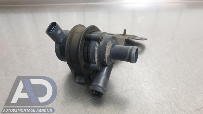 Begagnade Vattenpump Volkswagen Multivan T5 (7E/7HC/7HF/7HM) 2.5 TDi Pris € 19,99 Marginaltabell erbjuds av Autodemontage Aandijk