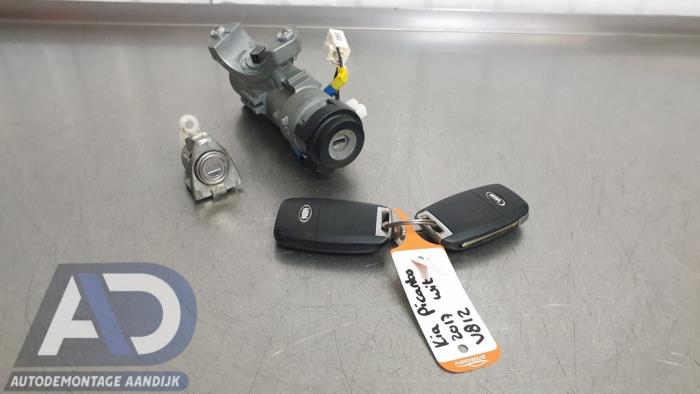 Używane Stacyjka + Kluczyk Kia Picanto (JA) 1.0 12V Cena € 49,99 Procedura marży oferowane przez Autodemontage Aandijk