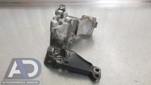 Engine mount from a Opel Vivaro 1.5 CDTI 102 2020