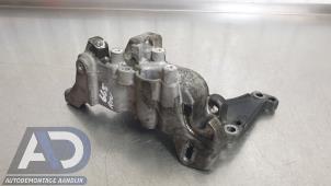 Engine mount from a Opel Vivaro 1.5 CDTI 102 2020