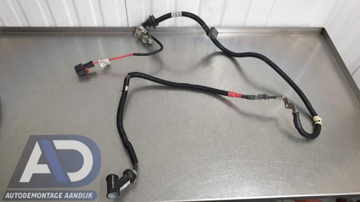 Używane Biegun akumulator Mini Mini (F56) 1.5 12V Cooper Cena € 19,99 Procedura marży oferowane przez Autodemontage Aandijk