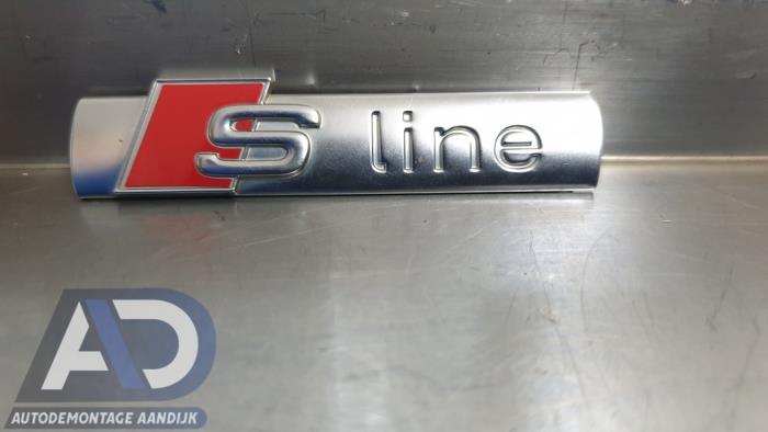 Używane Emblemat Audi A5 Sportback (8TA) 2.0 TFSI 16V Quattro Cena € 9,99 Procedura marży oferowane przez Autodemontage Aandijk
