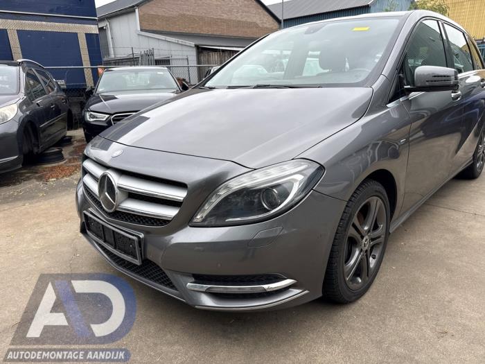 Używane Przód kompletny Mercedes B (W246/W242) 1.6 B-180 BlueEFFICIENCY Turbo 16V Cena € 2.999,99 Procedura marży oferowane przez Autodemontage Aandijk
