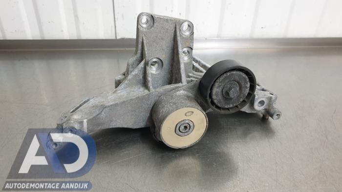 Usagé Support dynamo bas Fiat 500 (312) 1.2 Prix € 39,99 Règlement à la marge proposé par Autodemontage Aandijk