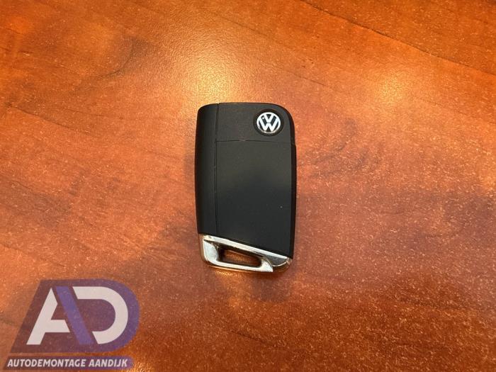 Używane Klucz Volkswagen Golf VII (AUA) 1.5 TSI Evo BMT 16V Cena € 39,99 Procedura marży oferowane przez Autodemontage Aandijk