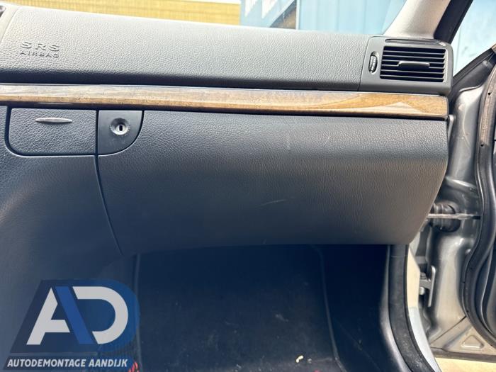 Begagnade Handskfack Mercedes E Combi (S211) 3.0 E-280 CDI V6 24V Pris € 34,99 Marginaltabell erbjuds av Autodemontage Aandijk