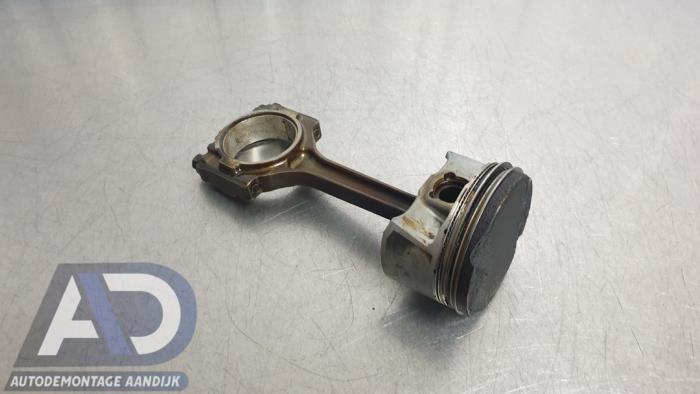 Usados Pistón Opel Karl 1.0 12V Precio € 39,99 Norma de margen ofrecido por Autodemontage Aandijk
