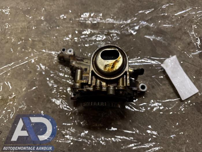 Używane Pompa oleju Opel Karl 1.0 12V Cena € 64,99 Procedura marży oferowane przez Autodemontage Aandijk