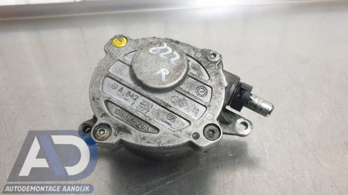 Usagé Pompe à vide (diesel) Mercedes E Combi (S211) 3.0 E-280 CDI V6 24V Prix € 29,99 Règlement à la marge proposé par Autodemontage Aandijk
