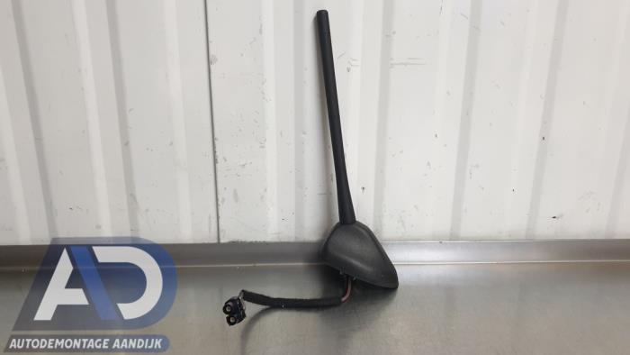 Używane Antena Ford Fiesta 7 1.1 Ti-VCT 12V 70 Cena € 29,99 Procedura marży oferowane przez Autodemontage Aandijk