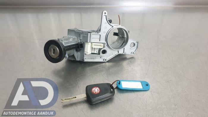 Używane Stacyjka + Kluczyk Opel Zafira (M75) 1.6 16V Cena € 29,99 Procedura marży oferowane przez Autodemontage Aandijk