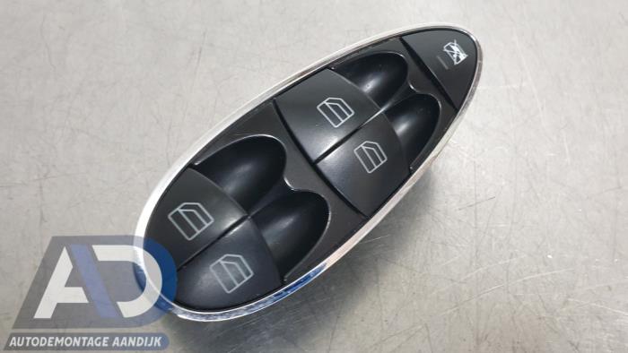 Usados Interruptor de ventanilla eléctrica Mercedes E Combi (S211) 3.0 E-280 CDI V6 24V Precio € 24,99 Norma de margen ofrecido por Autodemontage Aandijk
