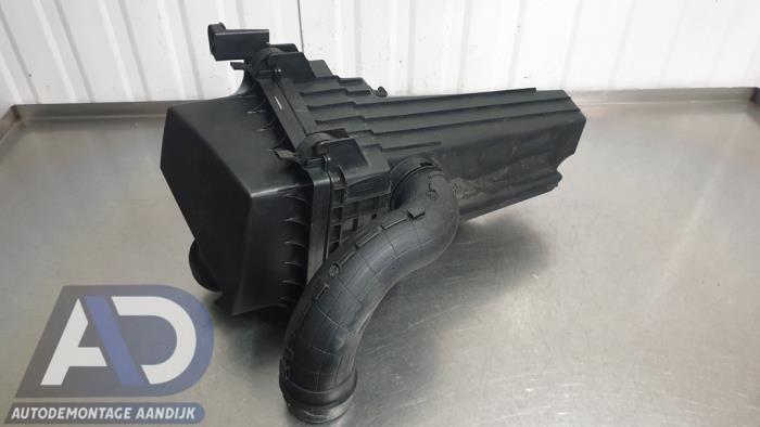 Begagnade Luftfilterhus Ford Fiesta 7 1.1 Ti-VCT 12V 70 Pris € 49,99 Marginaltabell erbjuds av Autodemontage Aandijk