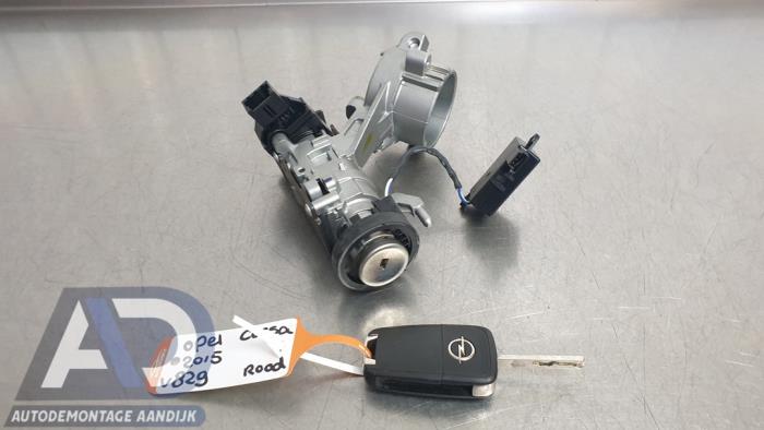 Używane Stacyjka + Kluczyk Opel Corsa E 1.4 Turbo 16V Cena € 49,99 Procedura marży oferowane przez Autodemontage Aandijk