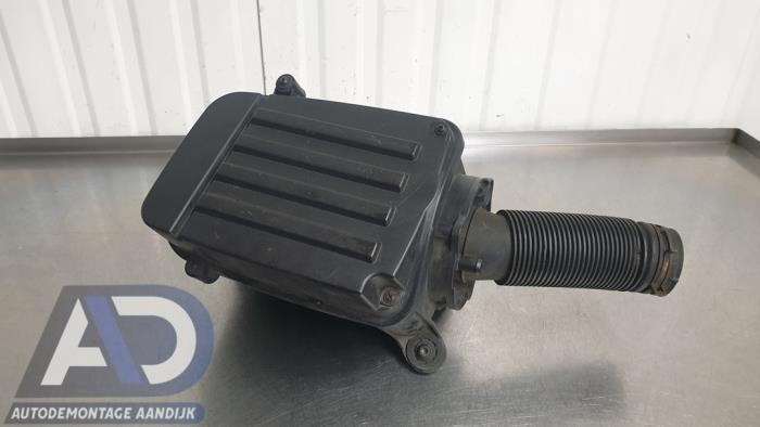 Begagnade Luftfilterhus Volkswagen Passat Variant (3C5) 1.4 TSI 16V Pris € 29,99 Marginaltabell erbjuds av Autodemontage Aandijk
