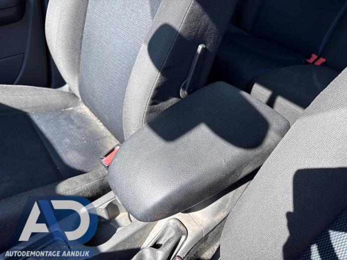 Begagnade Armstöd Ford Focus 2 Wagon 1.8 16V Pris € 49,99 Marginaltabell erbjuds av Autodemontage Aandijk