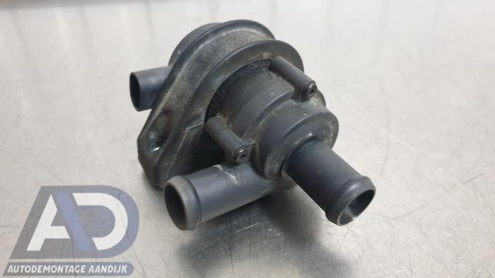 Begagnade Vattenpump Ford Kuga II (DM2) 1.5 EcoBoost 16V 182 4x4 Pris € 29,99 Marginaltabell erbjuds av Autodemontage Aandijk