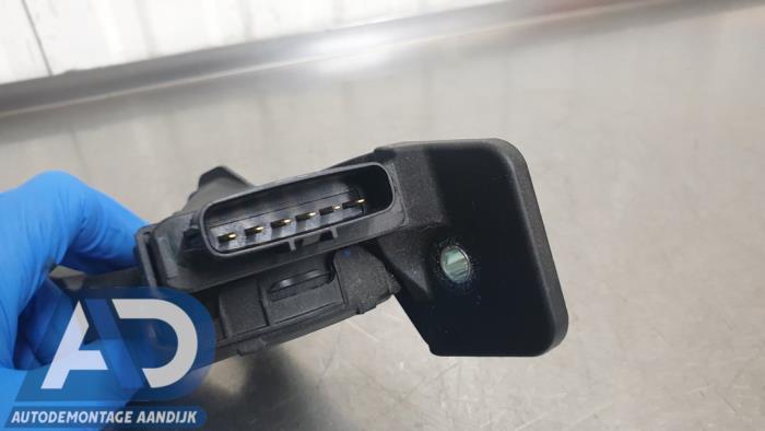 Gaspedalsensor från en Mitsubishi Space Star (A0) 1.2 12V 2023