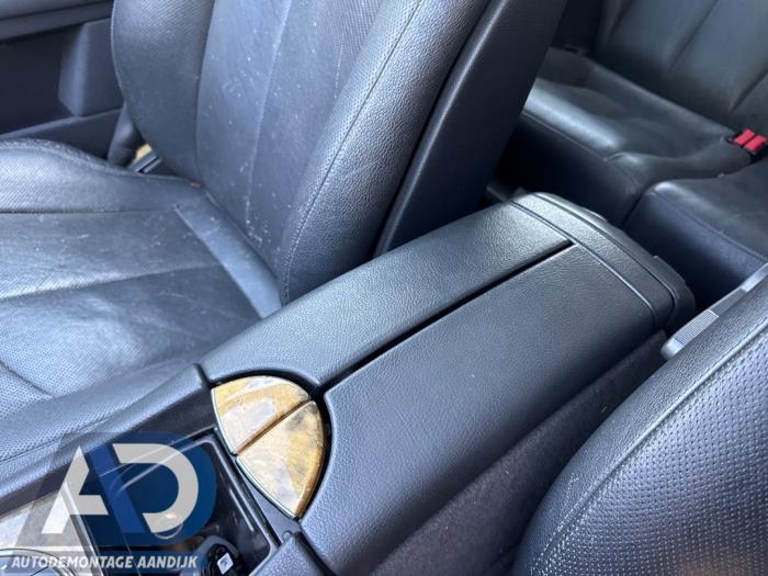 Begagnade Armstöd Mercedes E Combi (S211) 3.5 E-350 V6 24V Pris € 99,99 Marginaltabell erbjuds av Autodemontage Aandijk