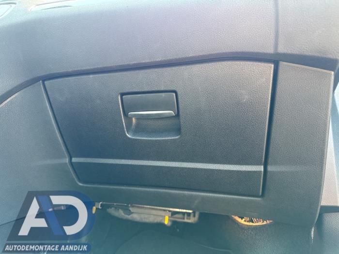 Begagnade Handskfack Ford Mondeo IV 2.3 16V Pris € 24,99 Marginaltabell erbjuds av Autodemontage Aandijk