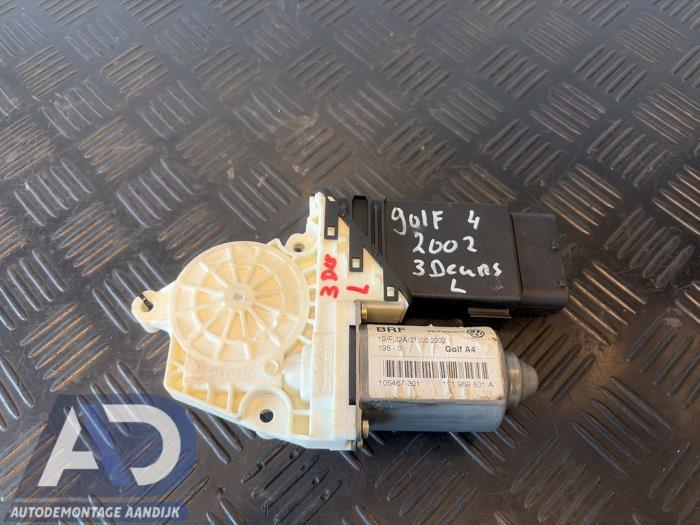 Usados Motor de ventanilla de puerta Volkswagen Golf IV (1J1) 1.4 16V Precio € 14,99 Norma de margen ofrecido por Autodemontage Aandijk