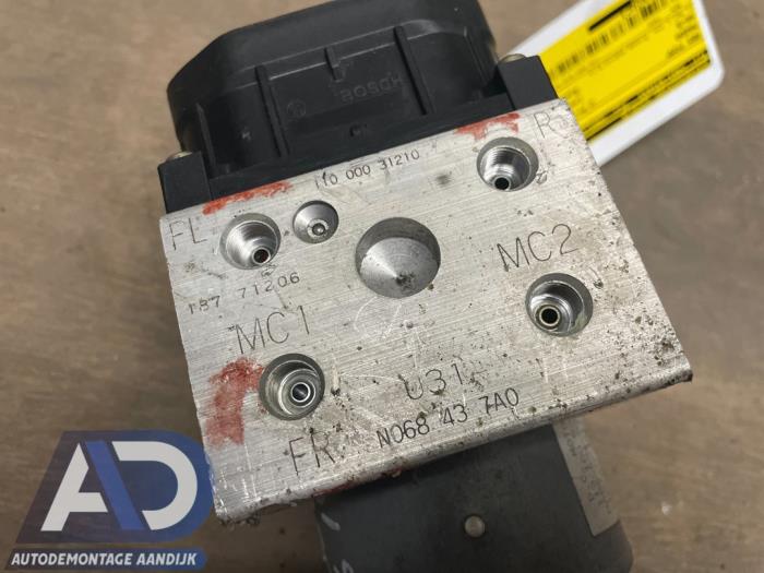 Pompa ABS z Mazda MX-5 (NB18/35/8C) 1.6i 16V 2001