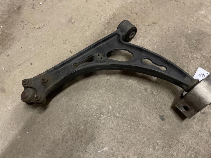 Front wishbone, right from a Volkswagen Eos (1F7/F8) 1.4 TSI 16V BlueMotion 2008