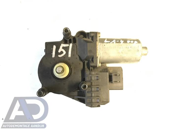 Usados Motor de ventanilla de puerta Audi A4 (B5) 1.8 20V Quattro Precio € 14,99 Norma de margen ofrecido por Autodemontage Aandijk